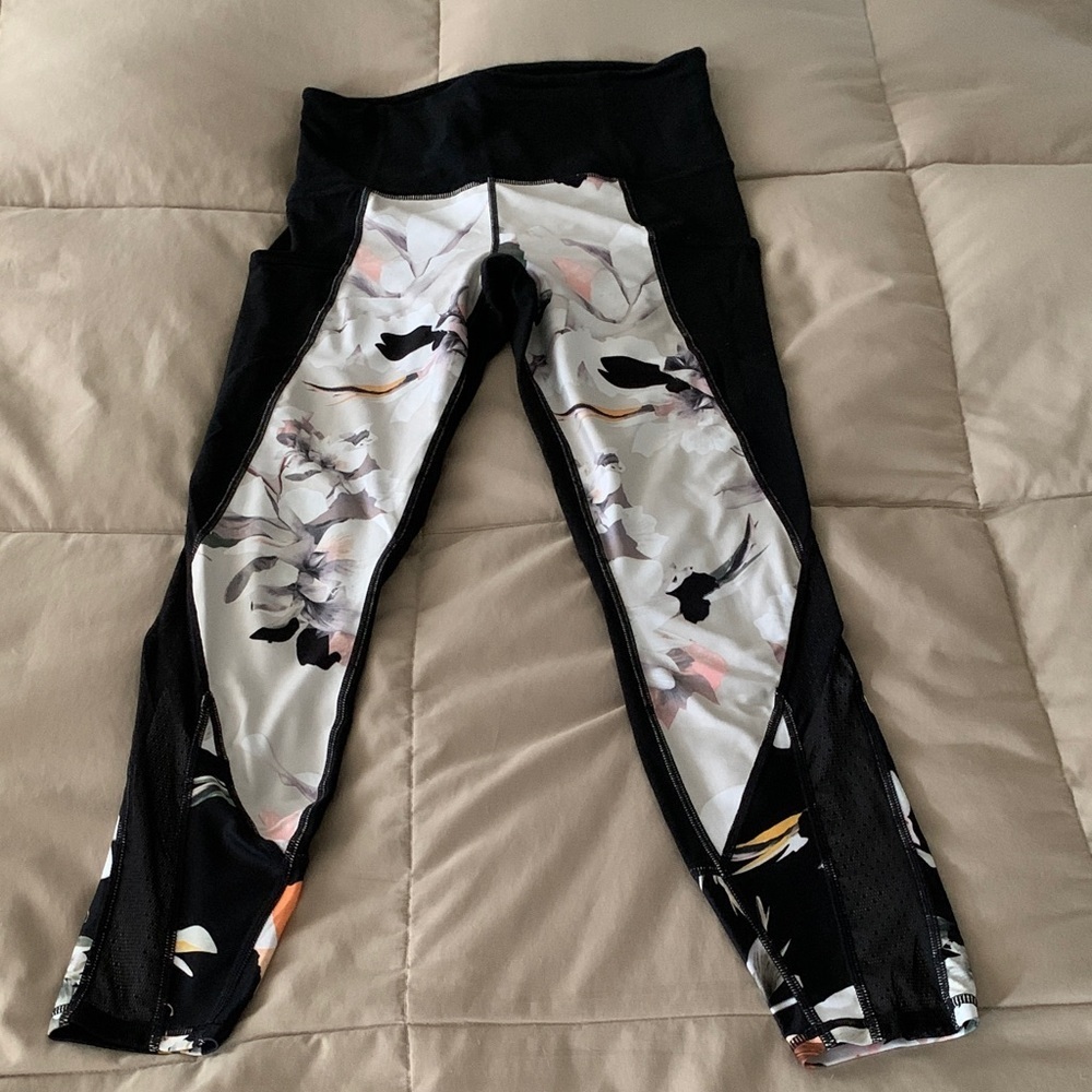 Athleta Womens Leggings with Black and Floral Design​​​
